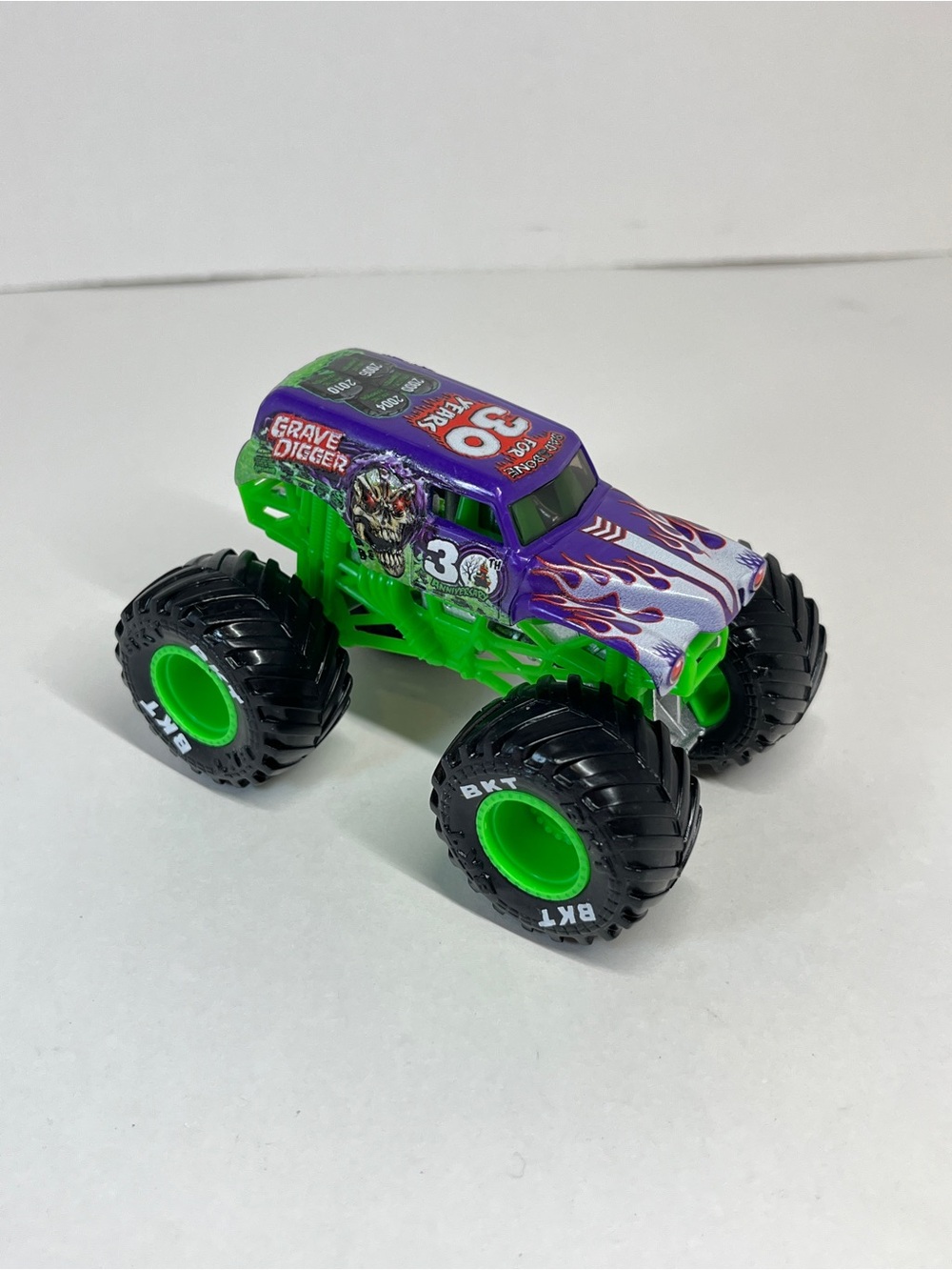Monster Jam Truck Grave Digger 30th Anniversary Toy 1:64 Loose Purple